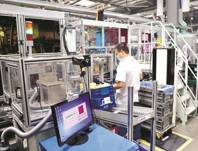 工人少一半 产能翻一番 武汉开发区智能化改造引领工业新浪潮